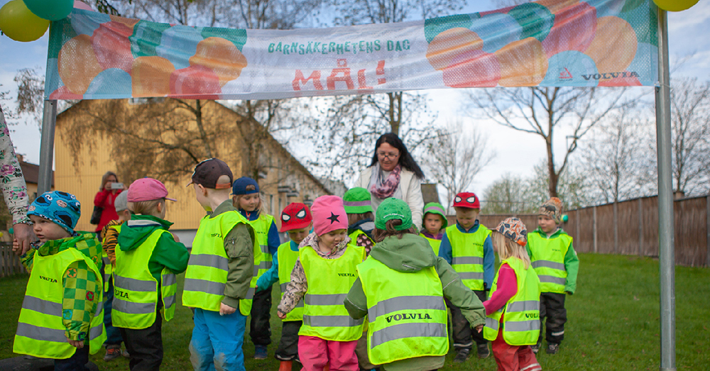 44 000 barn går baklänges för ökad säkerhet i bil